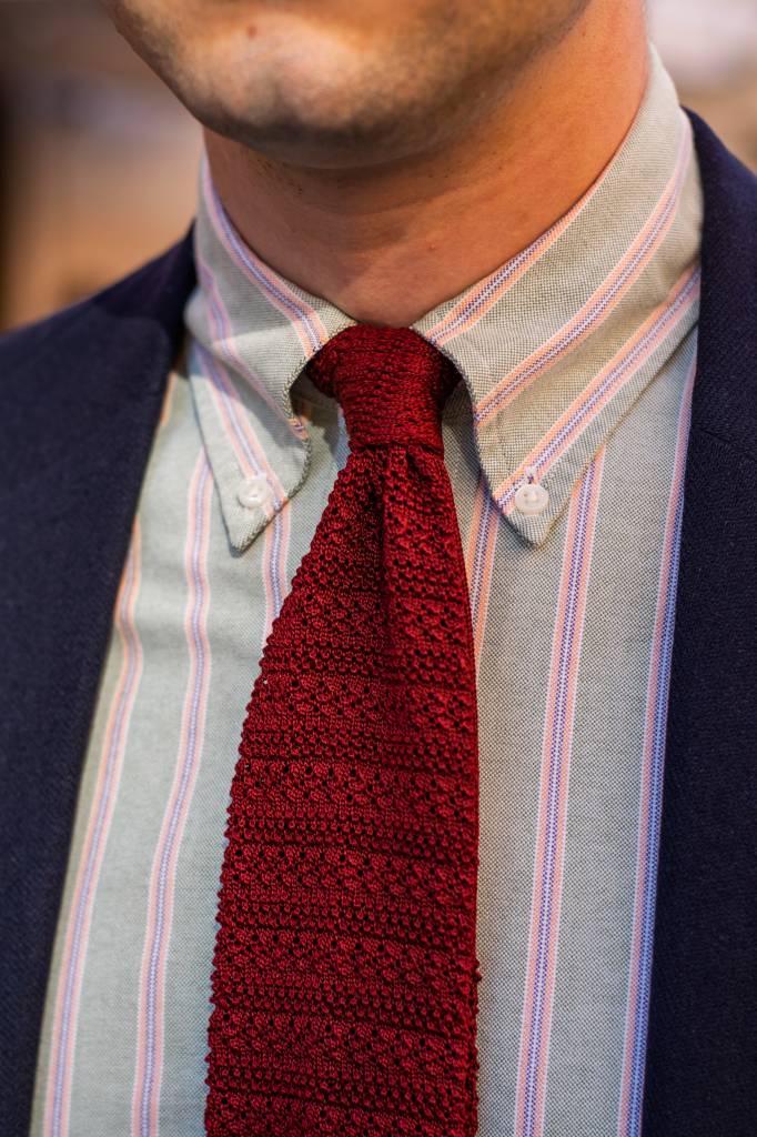 Вязаный галстук в фактурную полоску.jpg