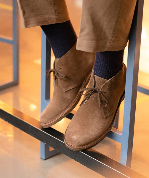 Ботинки Astorflex Greenflex в сочетании с чиносами