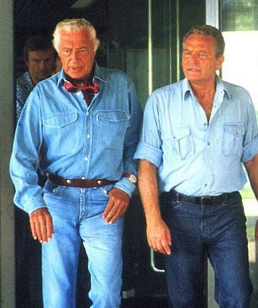 Джанни Аньелли (слева) в джинсах