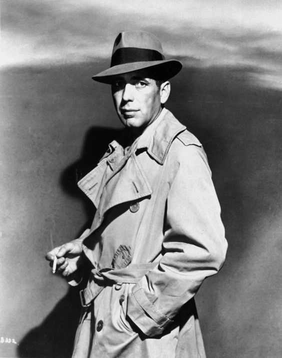 Хамфри Богарт в плаще и шляпе.jpg